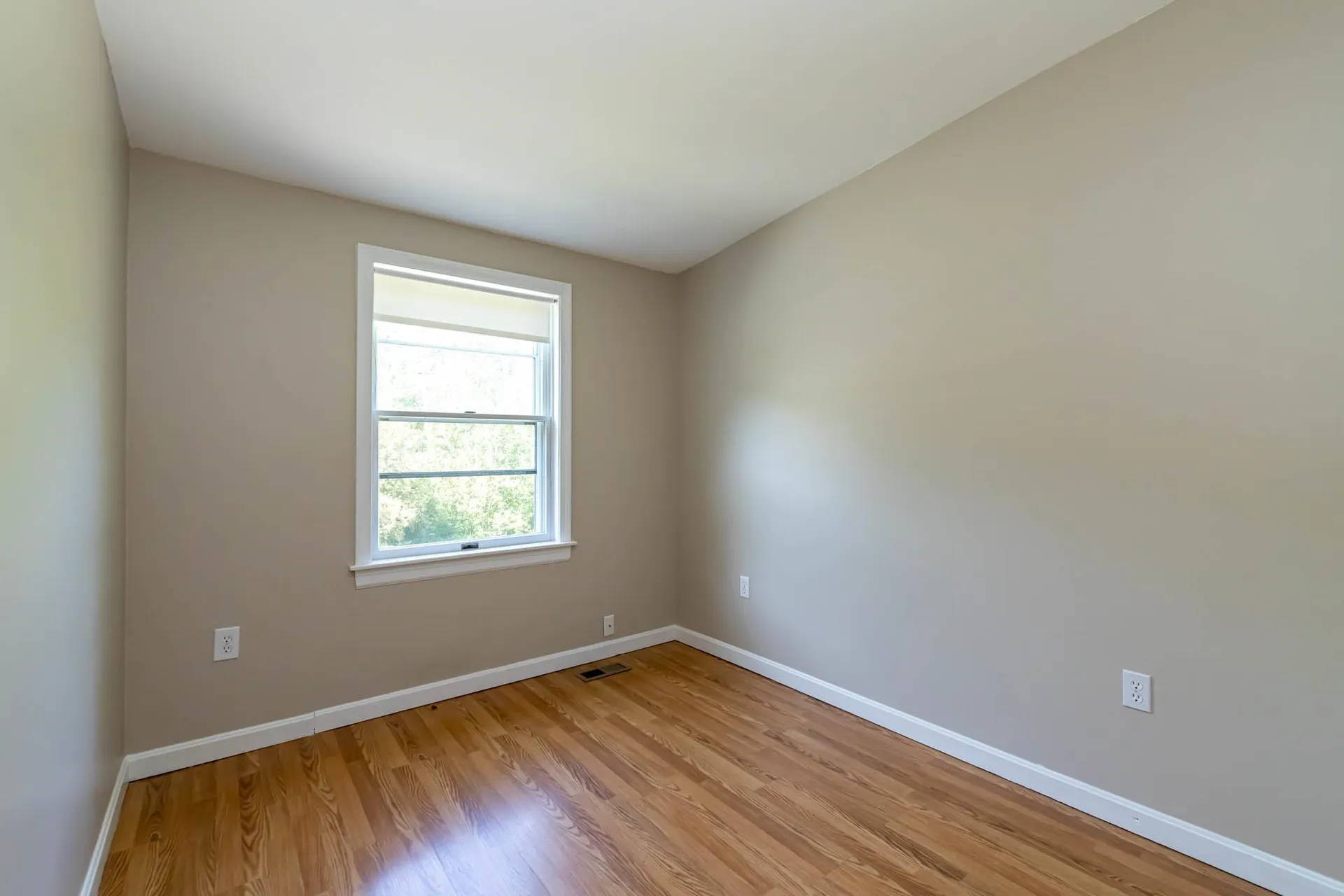 9 Gardner Circle Londonderry NH 03053