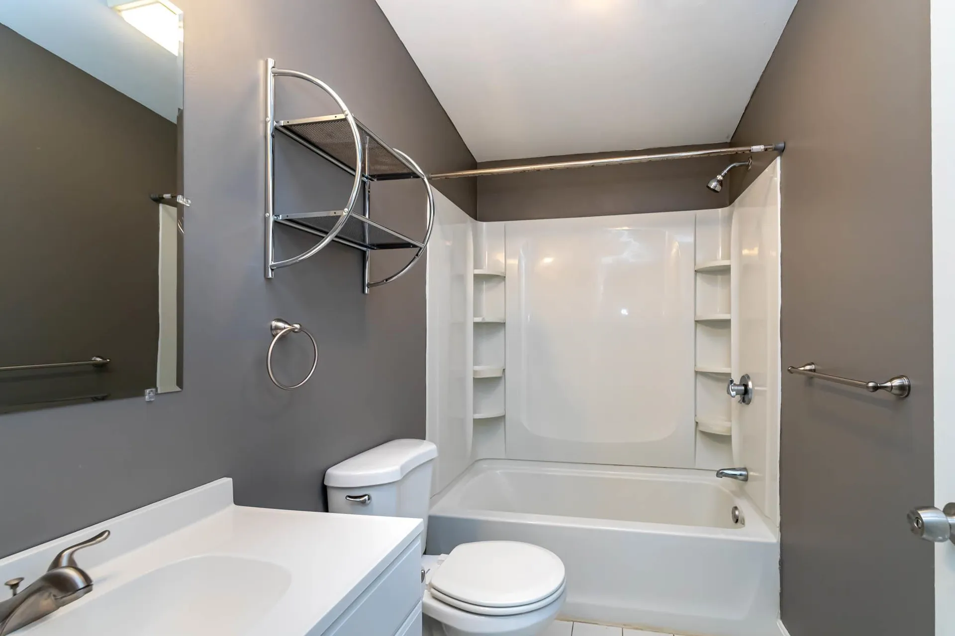 9 Gardner Circle Londonderry NH 03053