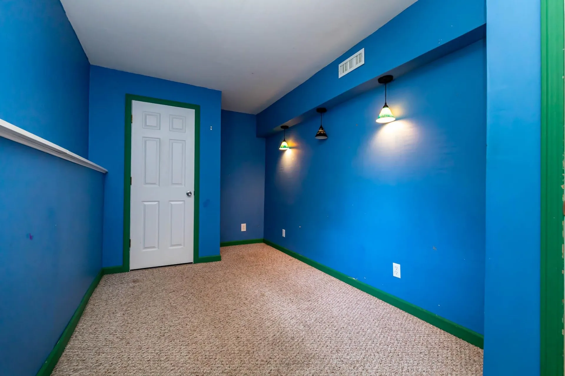 9 Gardner Circle Londonderry NH 03053