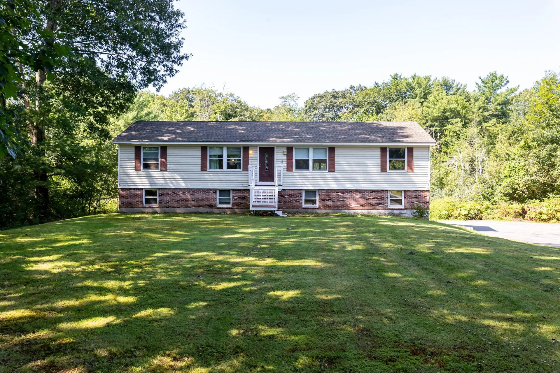 9 Gardner Circle Londonderry NH 03053