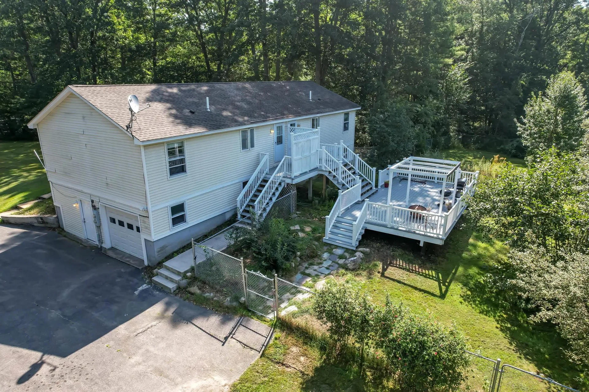 9 Gardner Circle Londonderry NH 03053