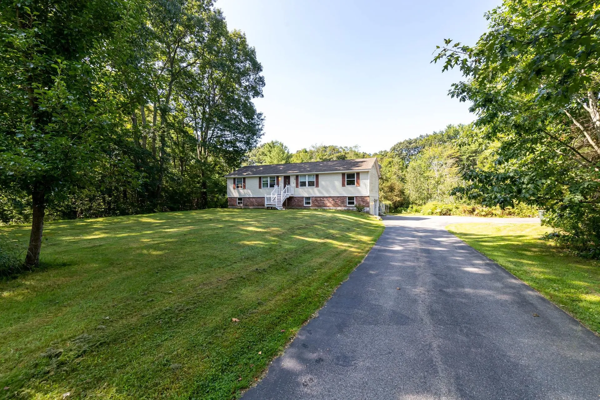 9 Gardner Circle Londonderry NH 03053
