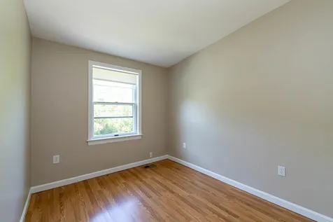 9 Gardner Circle Londonderry NH 03053