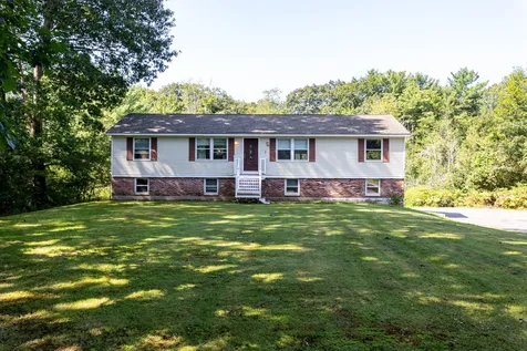 9 Gardner Circle Londonderry NH 03053