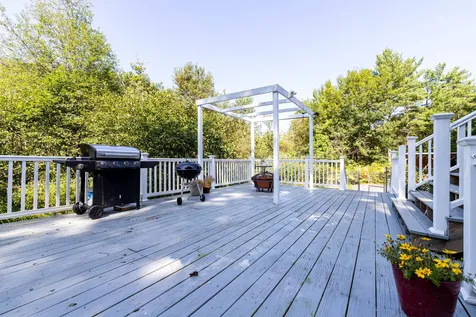 9 Gardner Circle Londonderry NH 03053