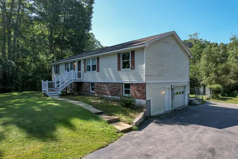 9 Gardner Circle Londonderry NH 03053