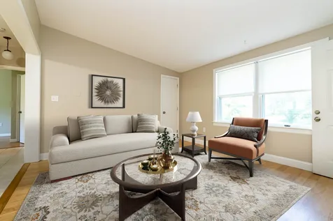 9 Gardner Circle Londonderry NH 03053