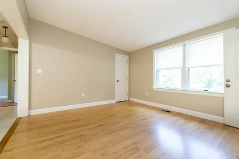 9 Gardner Circle Londonderry NH 03053