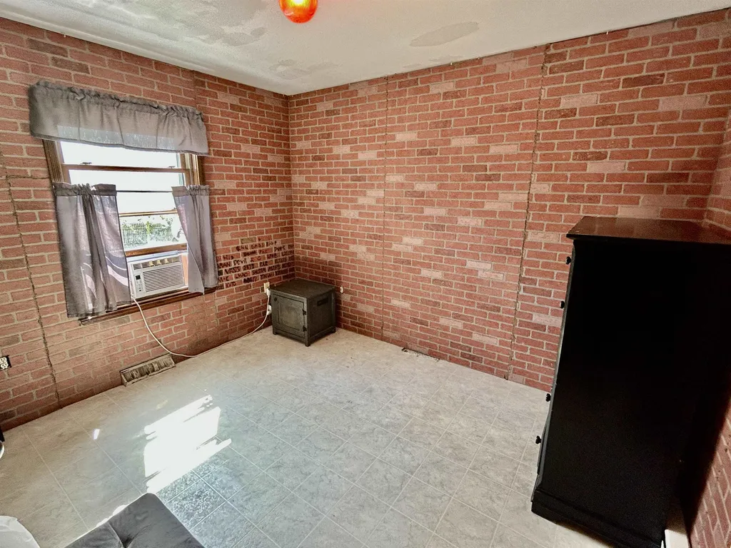 10 Stillwater Circle Rochester NH 03839