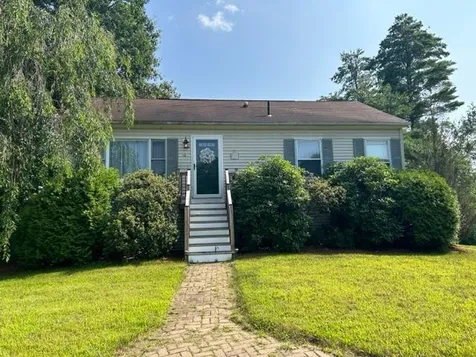 10 Stillwater Circle Rochester NH 03839