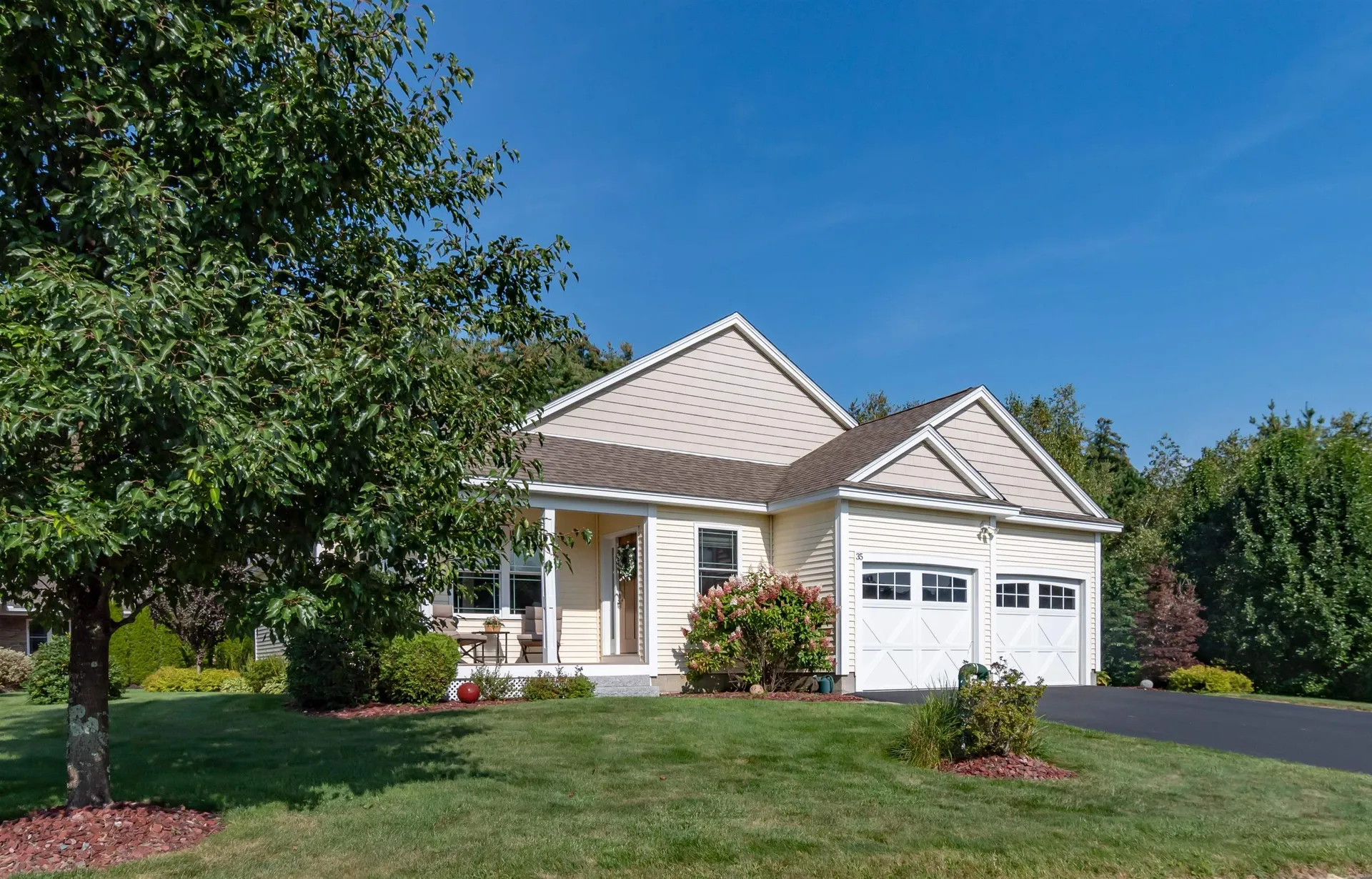 35 Pilgrim Circle Nashua NH 03063