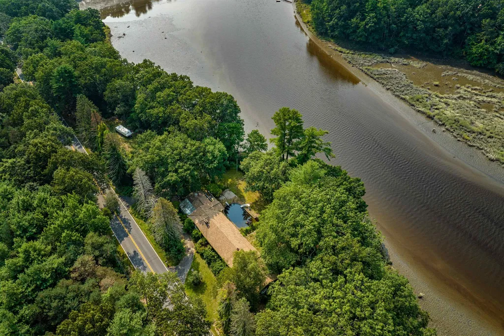 21 Spur Road Dover NH 03820