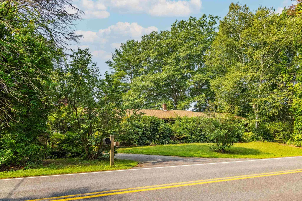 21 Spur Road Dover NH 03820