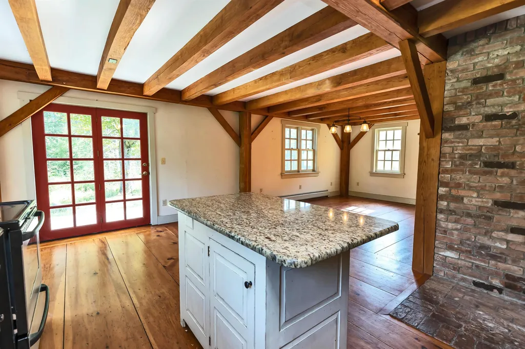 91 Dooe Road Dublin NH 03444