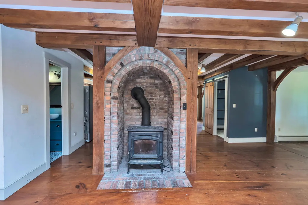 91 Dooe Road Dublin NH 03444