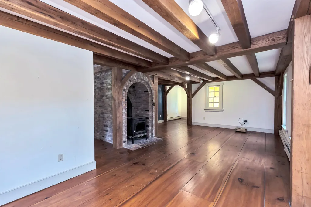 91 Dooe Road Dublin NH 03444