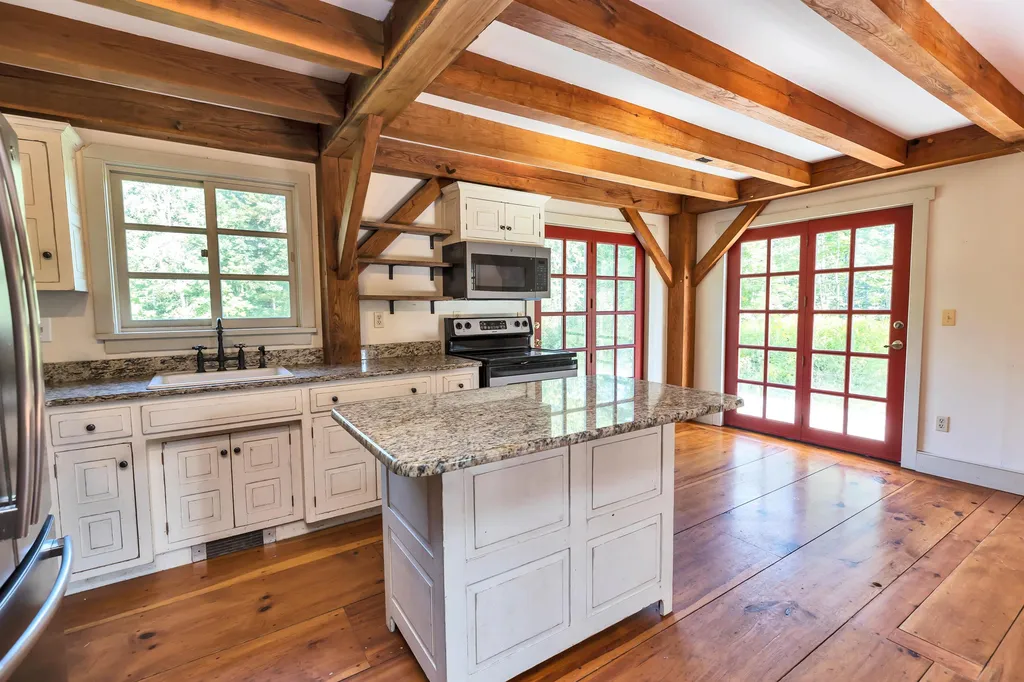 91 Dooe Road Dublin NH 03444
