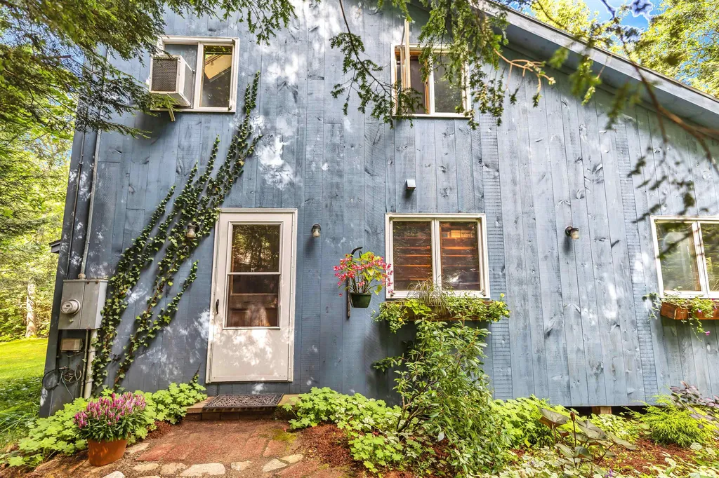 17 Hubbard Pond Road New Ipswich NH 03071