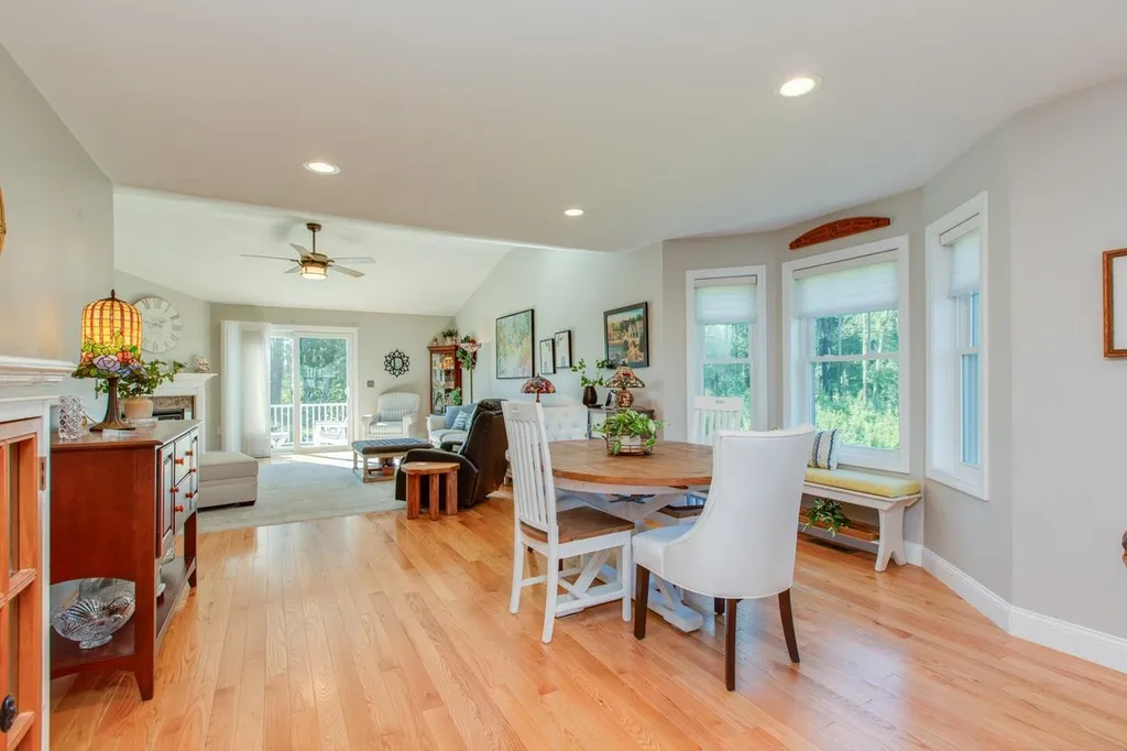 16 Redwood Road Pelham NH 03076