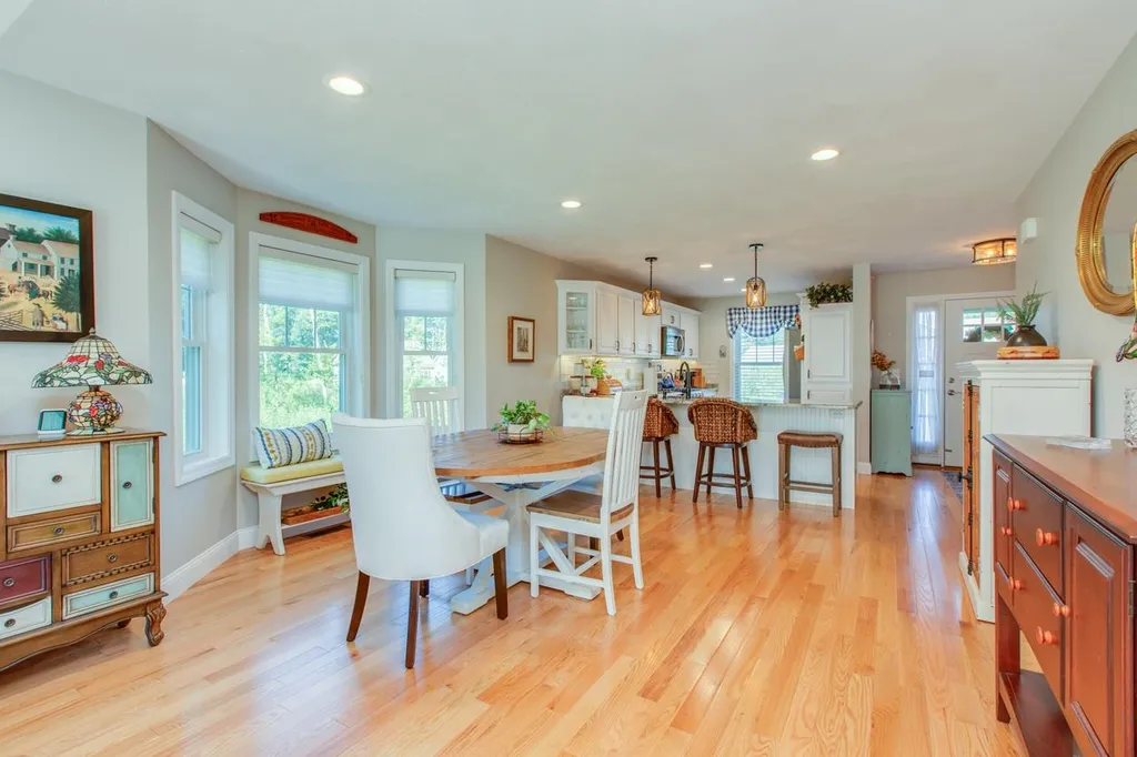 16 Redwood Road Pelham NH 03076