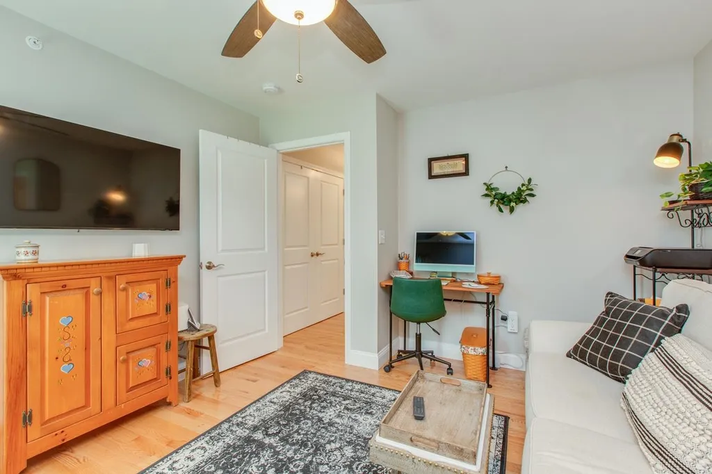 16 Redwood Road Pelham NH 03076