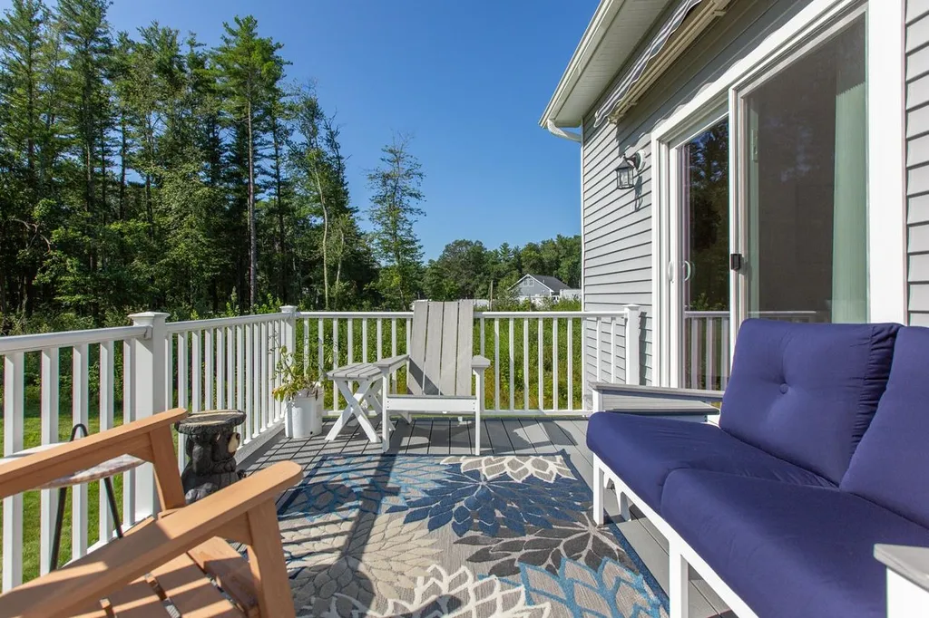 16 Redwood Road Pelham NH 03076