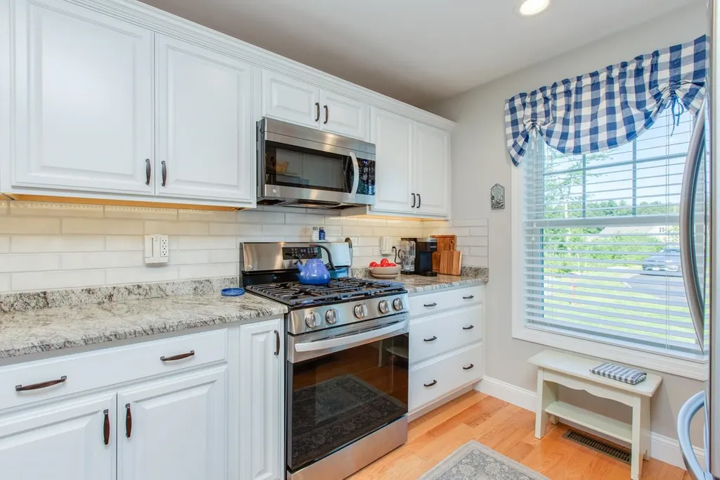 16 Redwood Road Pelham NH 03076