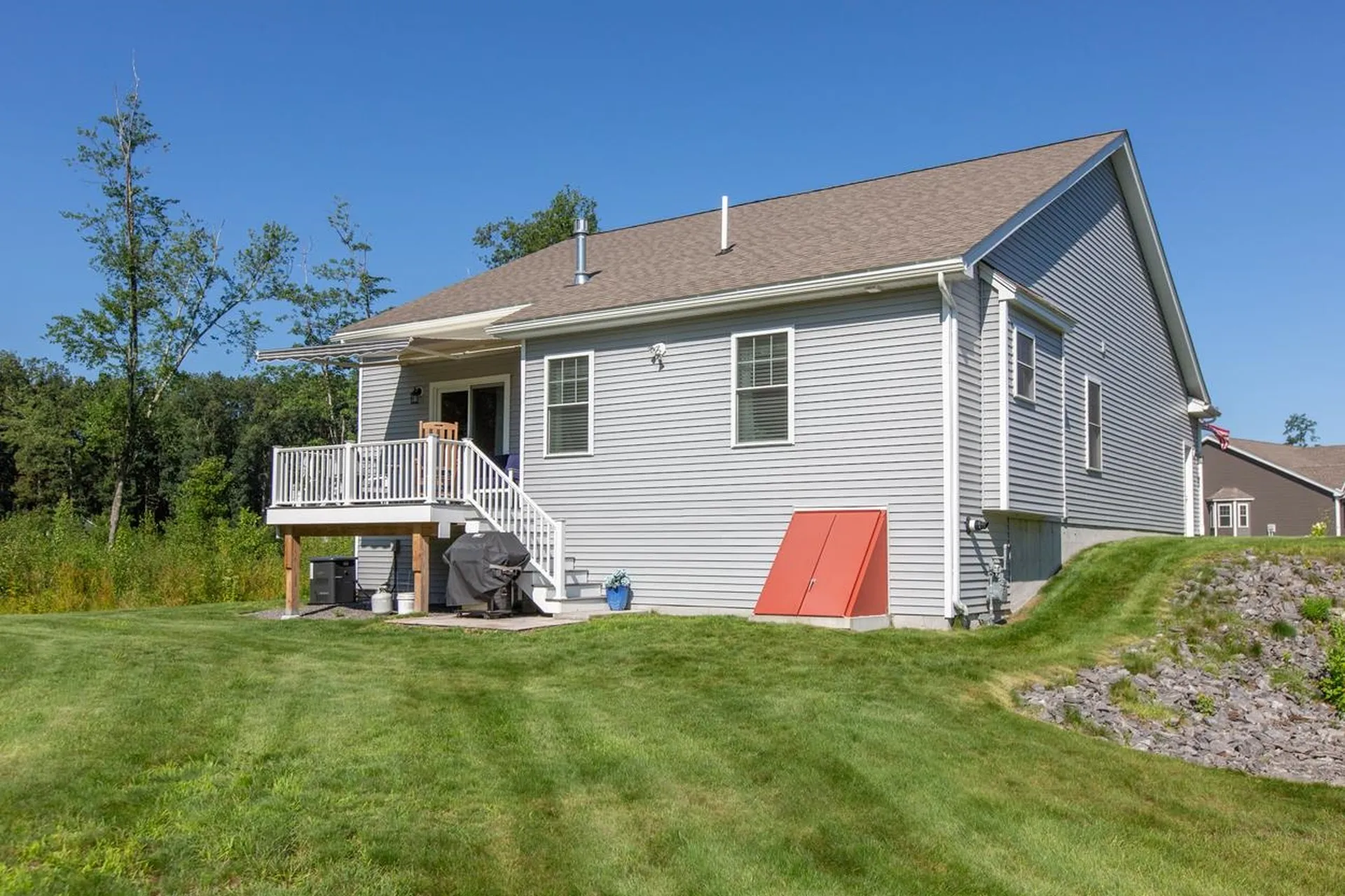 16 Redwood Road Pelham NH 03076