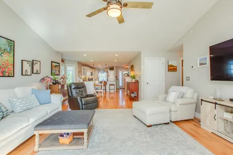 16 Redwood Road Pelham NH 03076