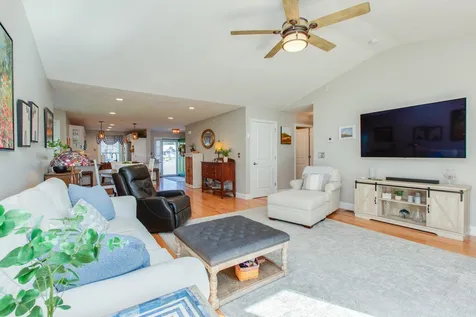 16 Redwood Road Pelham NH 03076