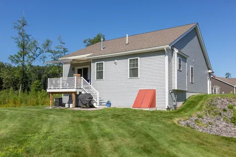 16 Redwood Road Pelham NH 03076