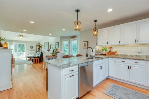 16 Redwood Road Pelham NH 03076