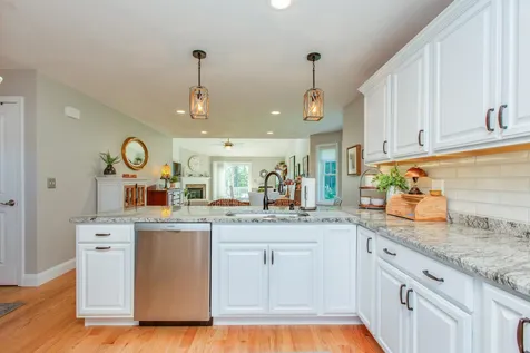 16 Redwood Road Pelham NH 03076