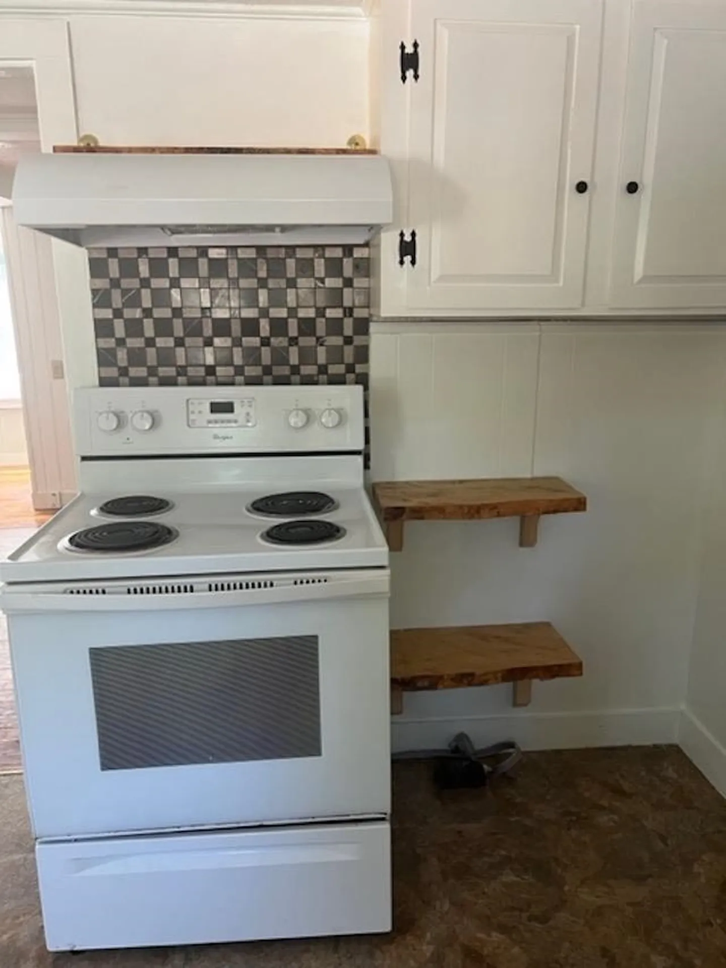 614 Chester Road Auburn NH 03032