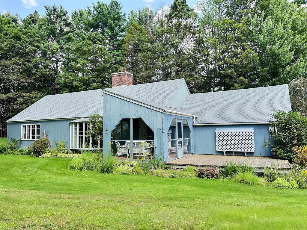 252 South Pleasant Street New London NH 03257