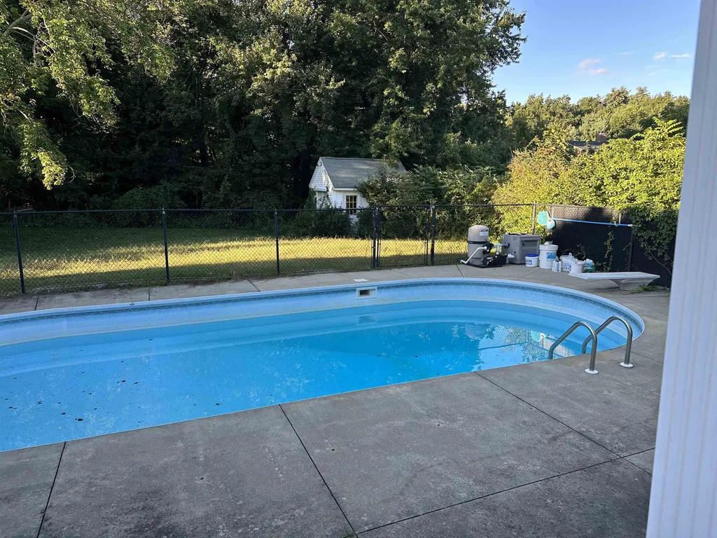 60 Mclane Lane Manchester NH 03104