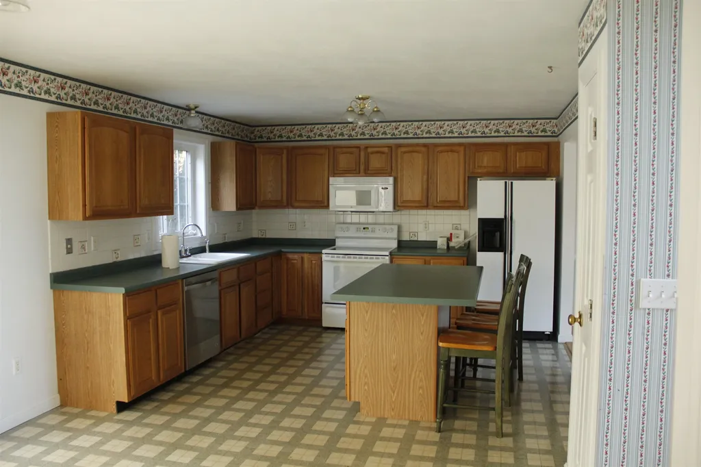 60 Mclane Lane Manchester NH 03104