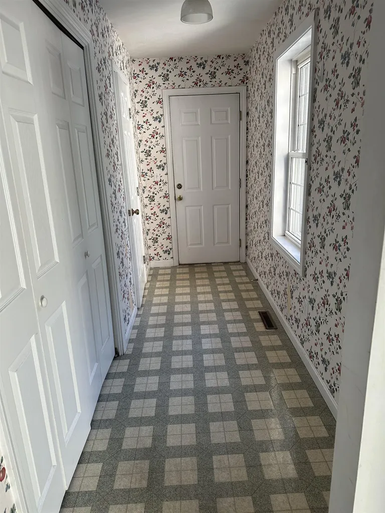 60 Mclane Lane Manchester NH 03104