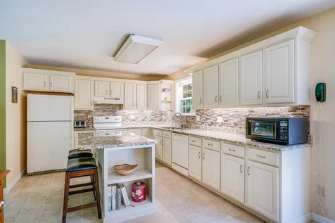 772 River Road Weare NH 03281