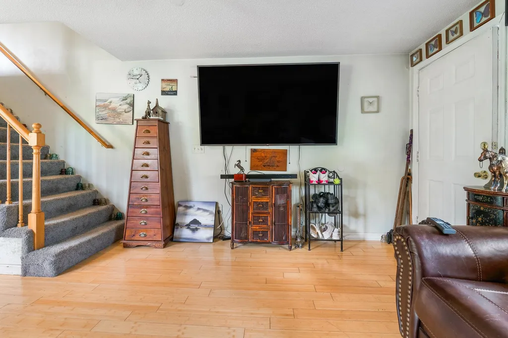 528 Fox Hollow Drive Hudson NH 03051