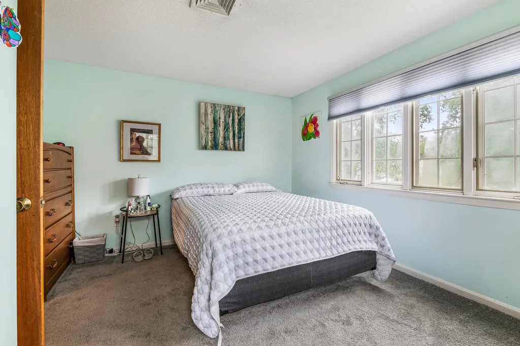 528 Fox Hollow Drive Hudson NH 03051