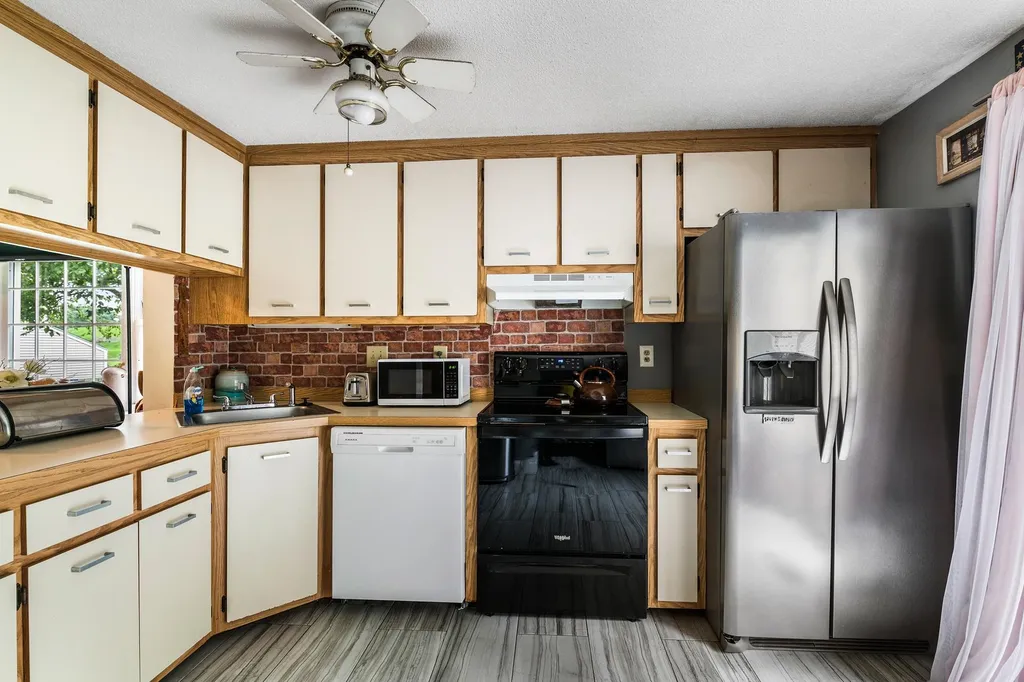 528 Fox Hollow Drive Hudson NH 03051