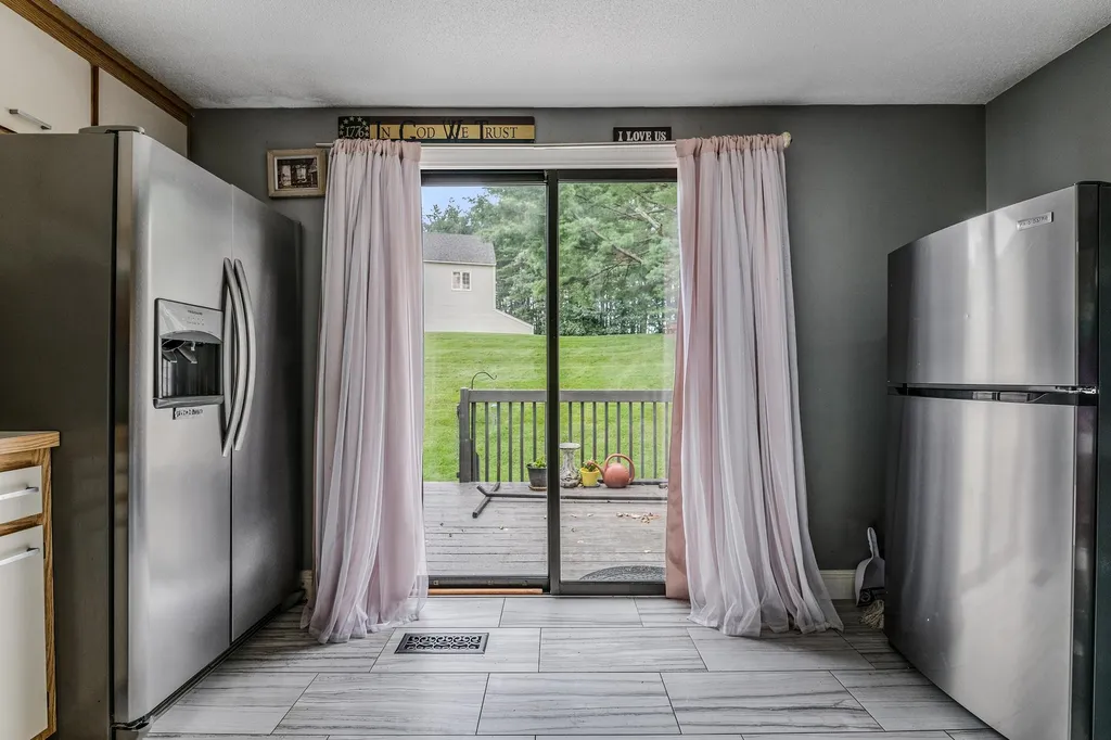 528 Fox Hollow Drive Hudson NH 03051