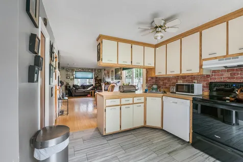 528 Fox Hollow Drive Hudson NH 03051