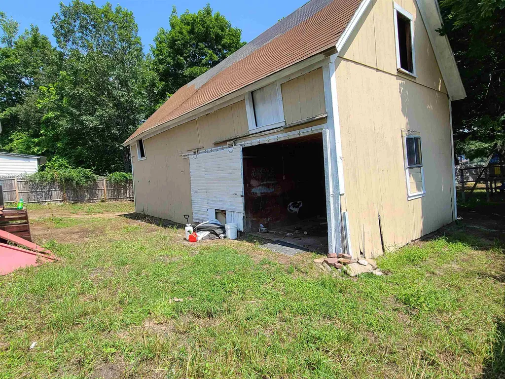 73 W Bow Street Franklin NH 03235