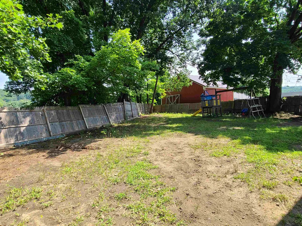 73 W Bow Street Franklin NH 03235