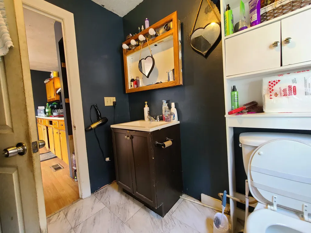73 W Bow Street Franklin NH 03235