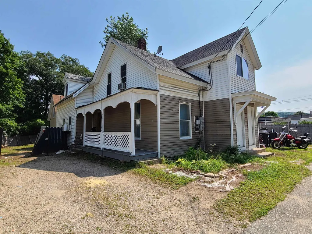 73 W Bow Street Franklin NH 03235