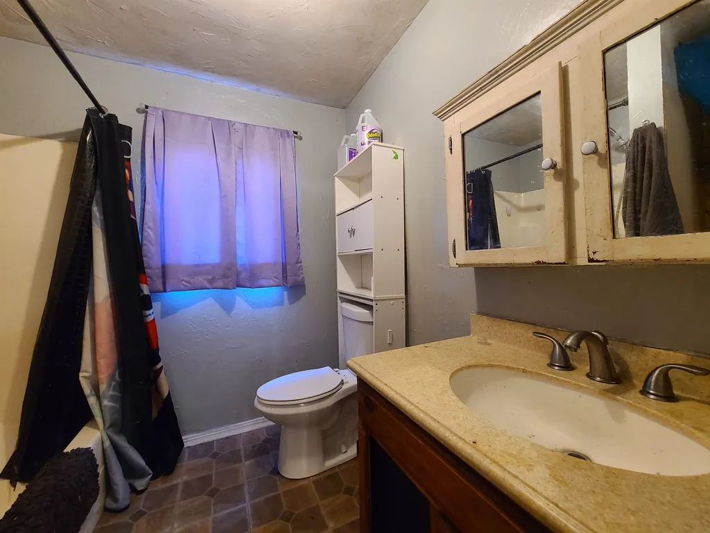 73 W Bow Street Franklin NH 03235