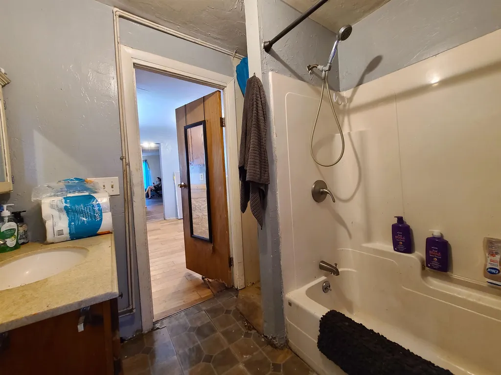 73 W Bow Street Franklin NH 03235